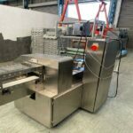 Flow wrap machine
